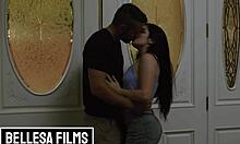 केइरा क्रॉफ्ट का घर का बना समलैंगिक दृश्य जिसमें तीव्र मौखिक सेक्स और सवारी शामिल है।